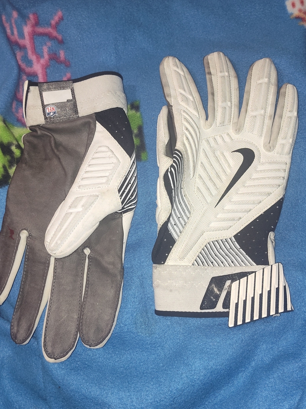 Nike White and Black Athletic Receiver Gloves